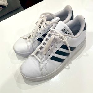Adidas- Great condition- Size 7.5